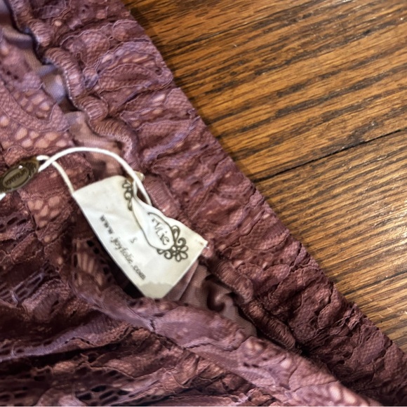 Joyfolie Mauve Lace Skirt - Picture 2 of 2